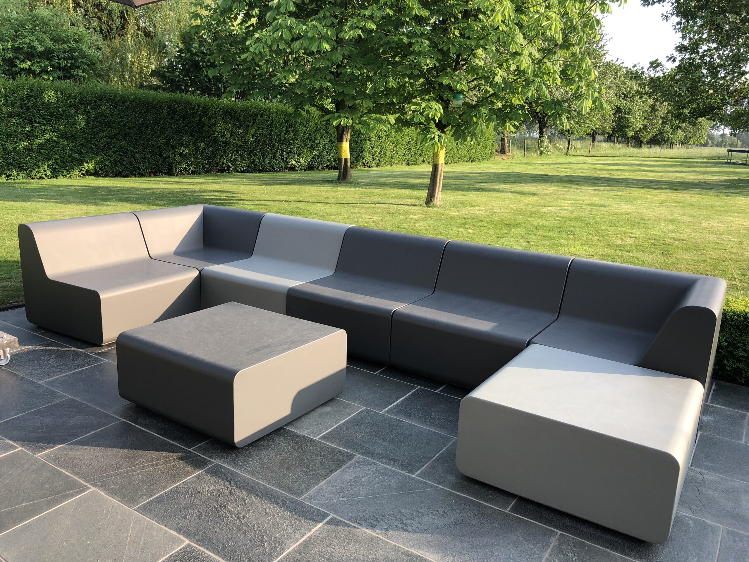 Read more about the article Luxury Outdoor Furniture Helps To Enhance Your Area or Space